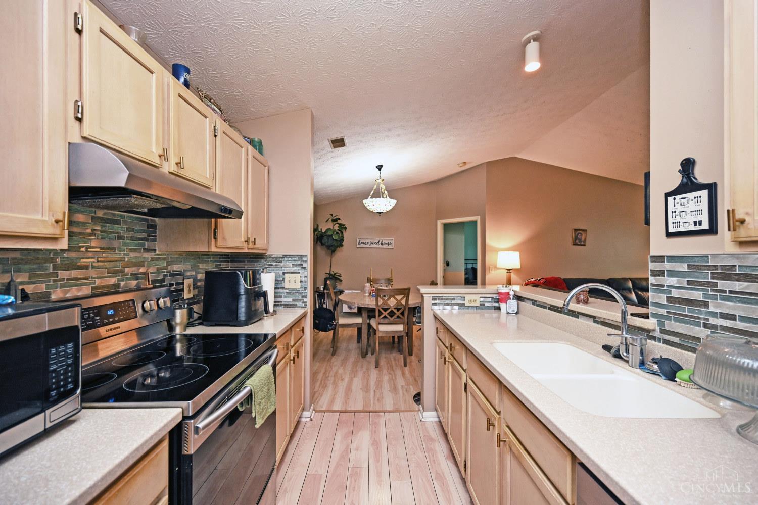 9325 Winton Road, Unit 6 Cincinnati, OH 45231 - Photo 7 of 13