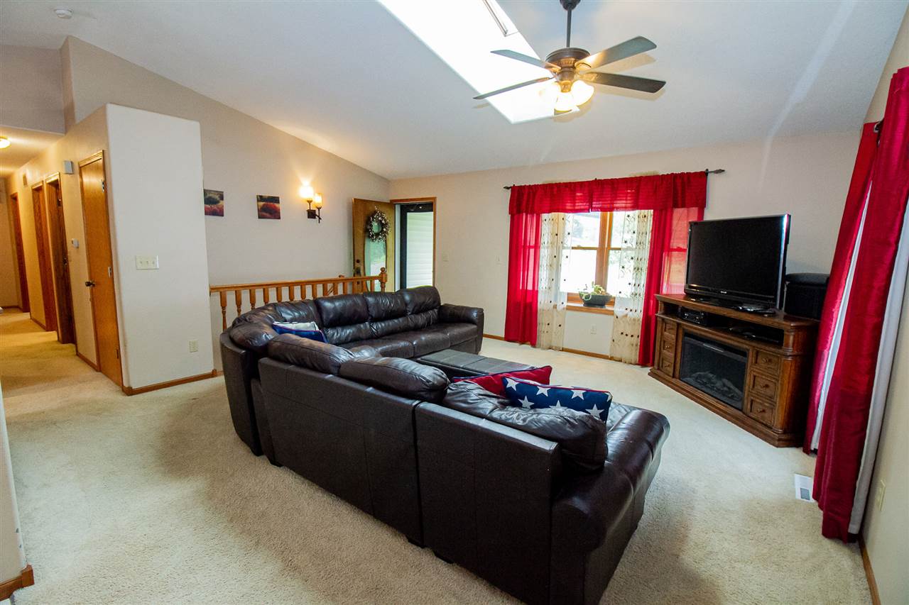 623 Nodaway Drive Center Point, IA 52213 - Photo 9 of 36 Gallery Image 9