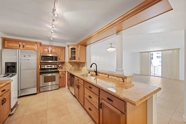 $450,000 | 1147 Hillsboro Mile, Unit 309, Hillsboro Beach, FL 33062