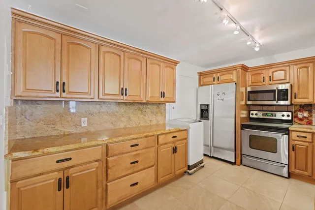 $450,000 | 1147 Hillsboro Mile, Unit 309, Hillsboro Beach, FL 33062