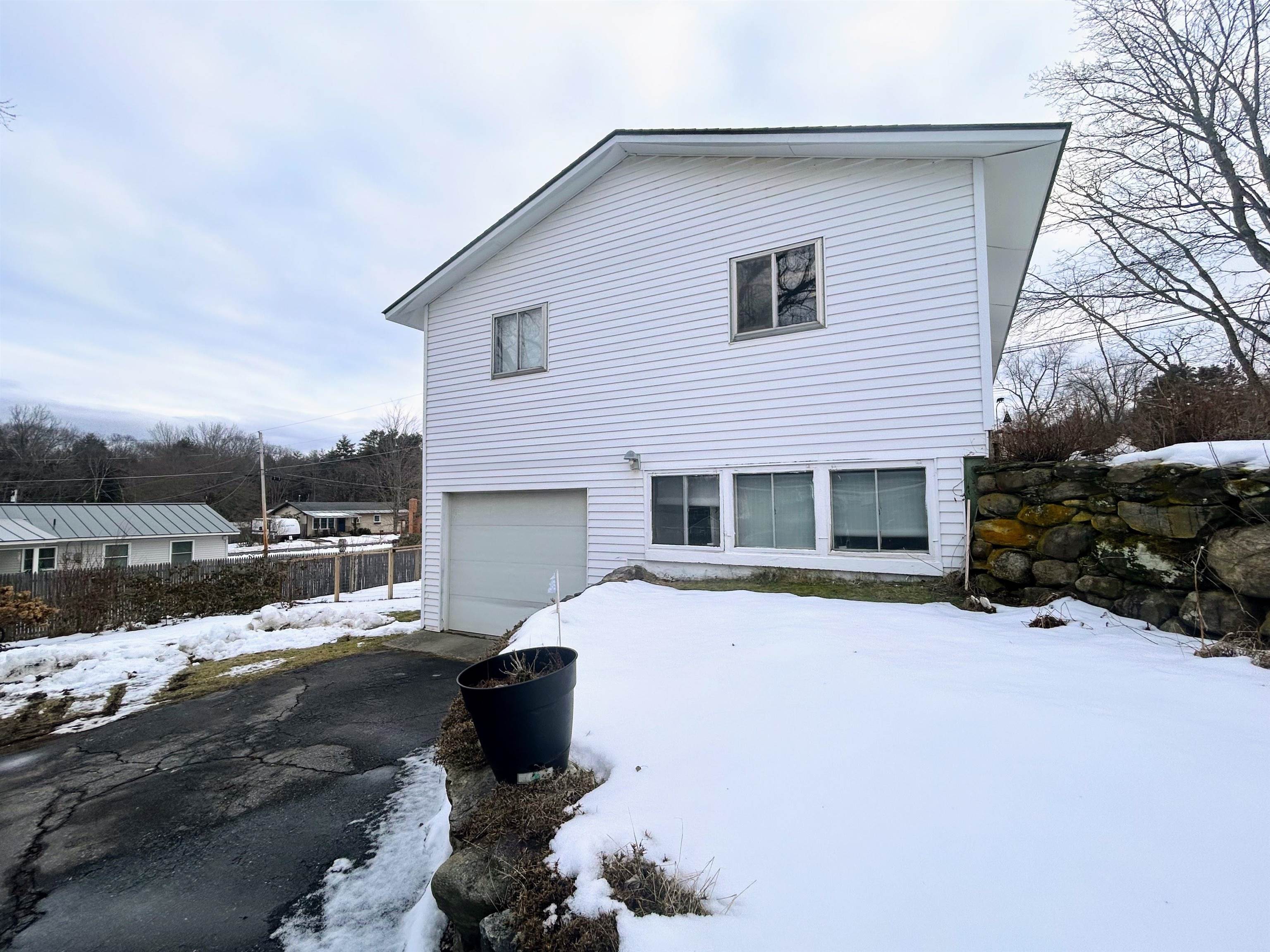 342 South Street Springfield, VT 05156 - Photo 2 of 33