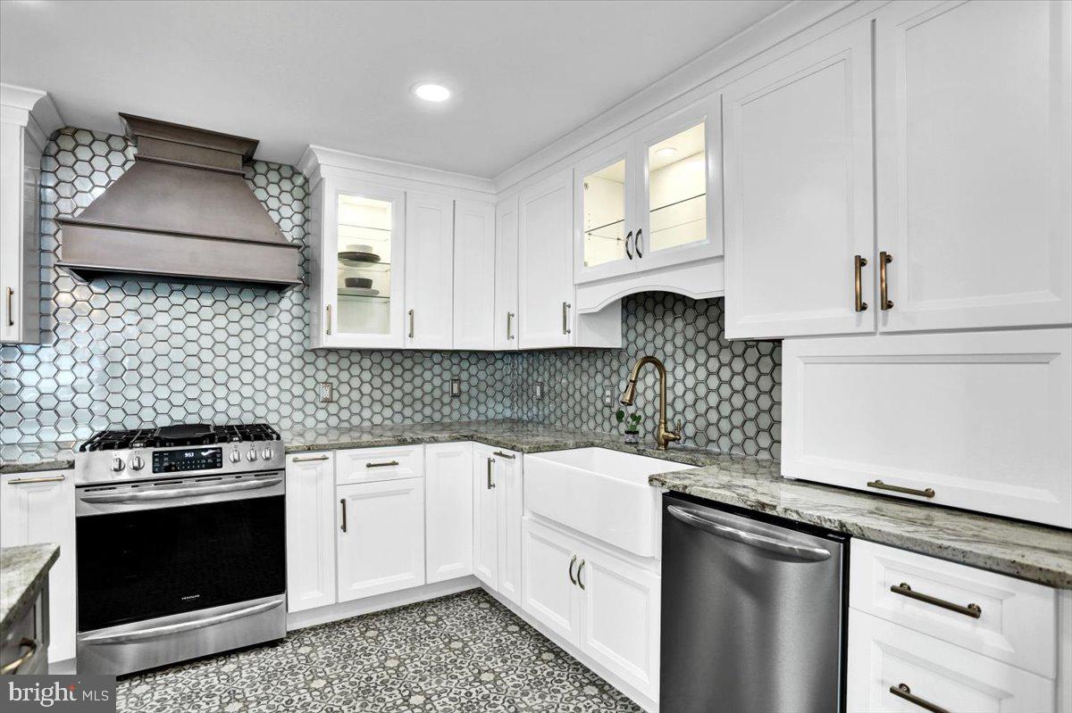 3027 Grandview Boulevard Sinking Spring, PA 19608 - Photo 6 of 47 New appliances including under counter microwave