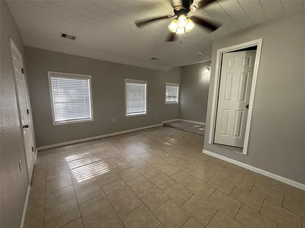 $2,400 | 1401 Austin Street, La Marque, TX 77568