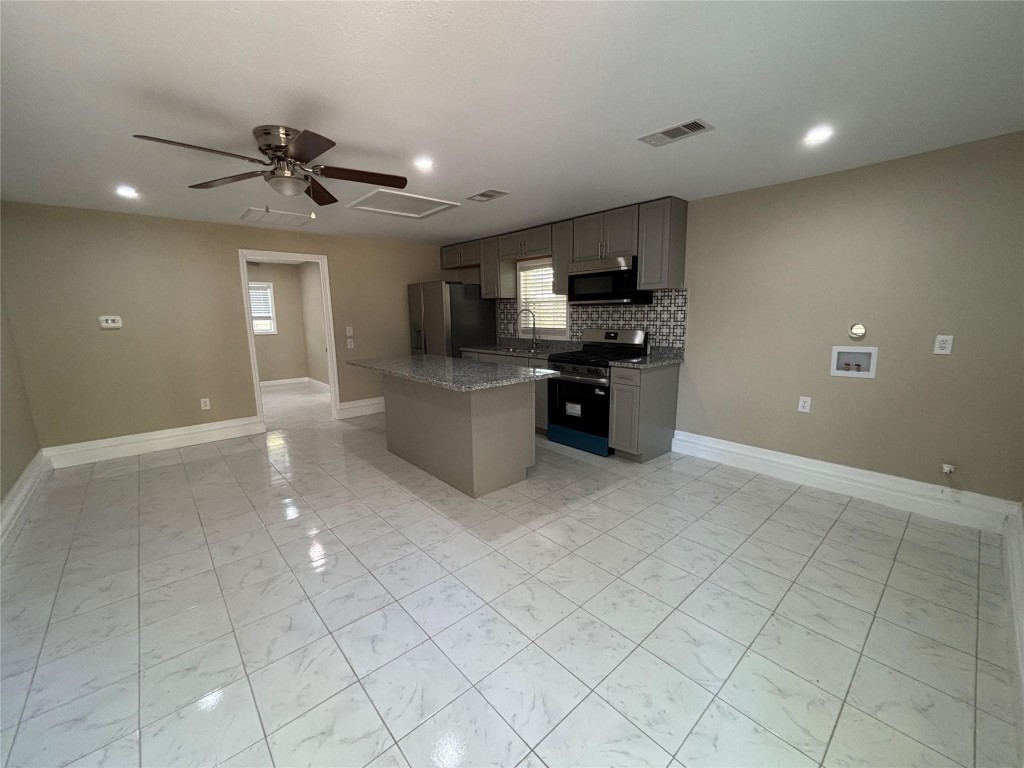 1401 Austin Street La Marque, TX 77568 - Photo 12 of 16 Apartment living/dinning area