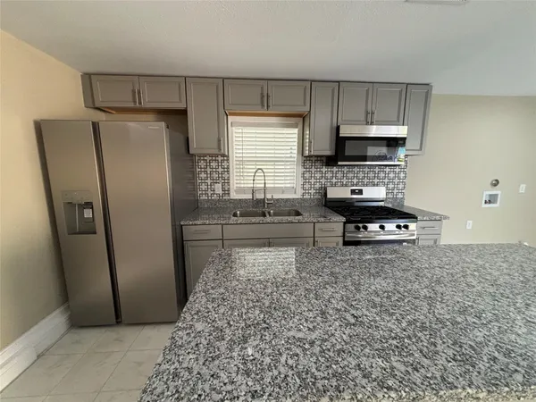 $2,400 | 1401 Austin Street, La Marque, TX 77568