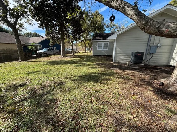 $2,400 | 1401 Austin Street, La Marque, TX 77568
