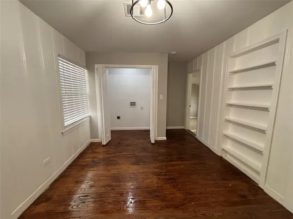 $2,400 | 1401 Austin Street, La Marque, TX 77568