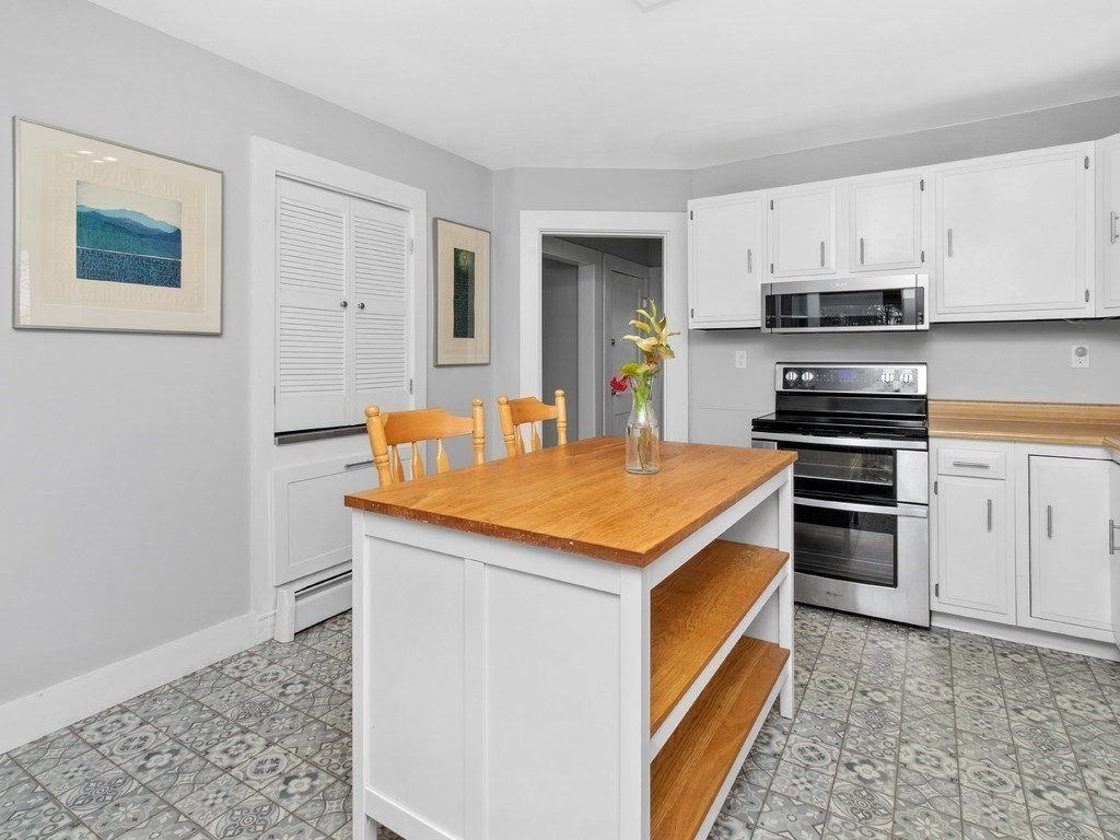 48 Mt Walley Road Waltham, MA 02451 - Photo 6 of 36