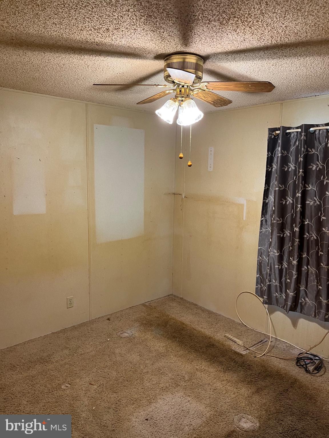 4191 Lake Road Newfield, NJ 08344 - Photo 4 of 9 en empty room with a fan