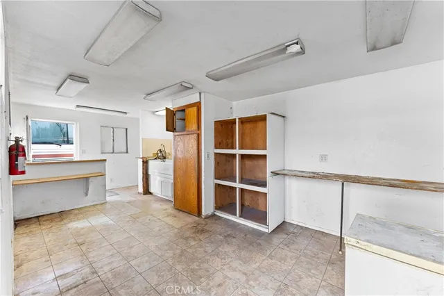 a view of a backyard with a fountain