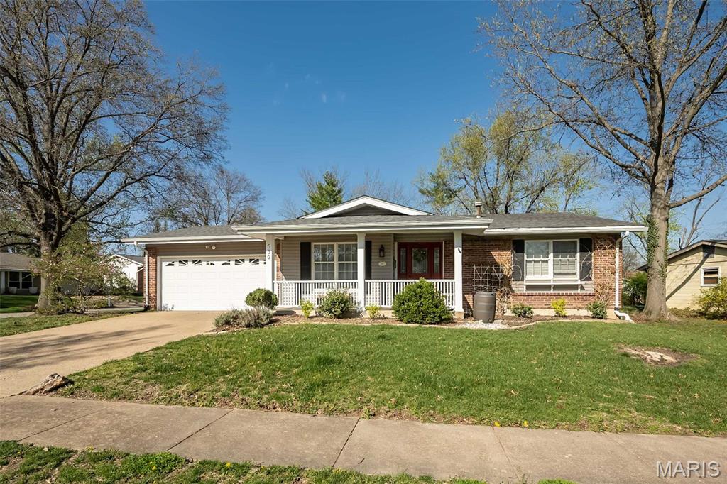 539 Blazedwood Drive Ballwin, MO 63021 - Photo 2 of 33