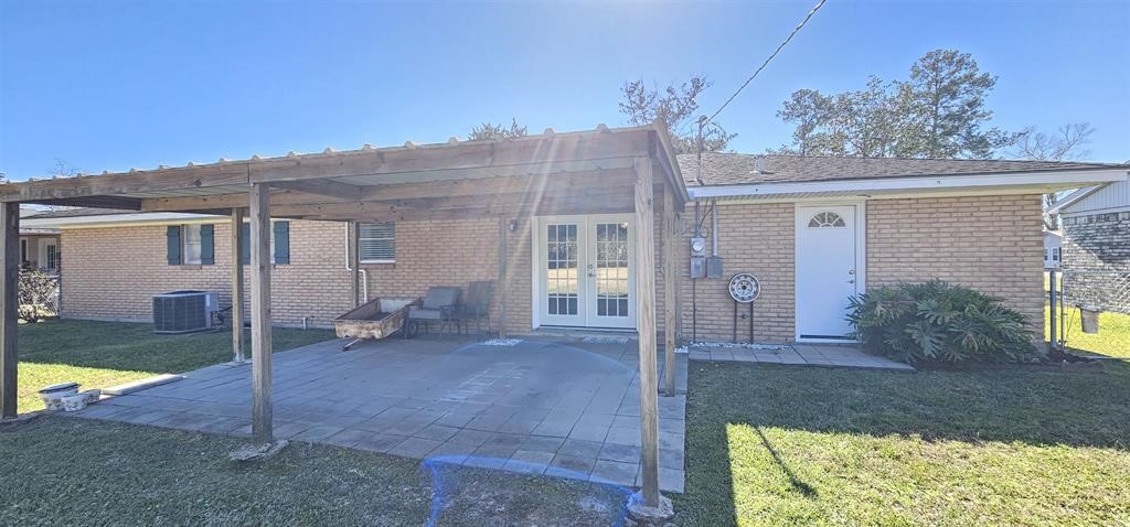 1364 Beagle Road Orange, TX 77632 - Photo 24 of 25 front view of a house with a yard