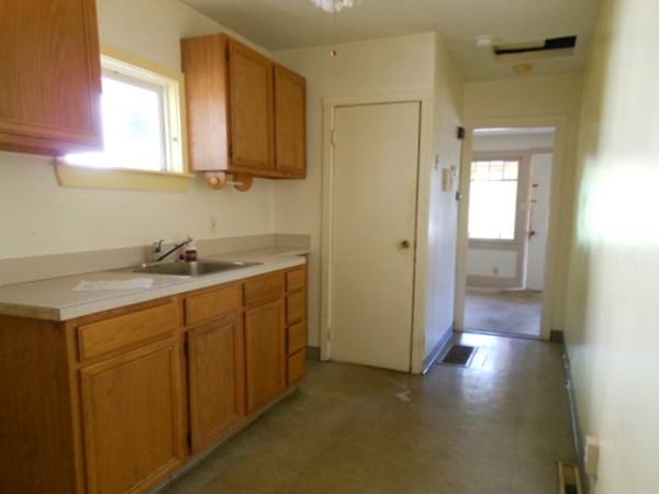 90 Pilgrim Road Weymouth, MA 02191 - Photo 13 of 17