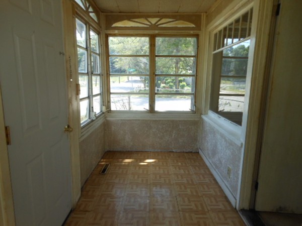 90 Pilgrim Road Weymouth, MA 02191 - Photo 6 of 17