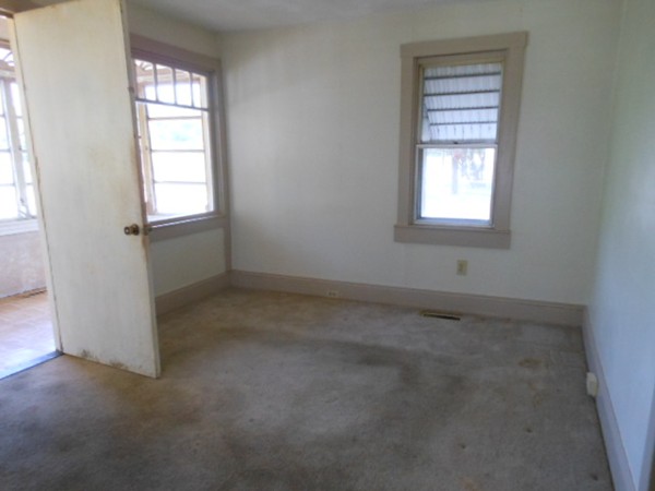 90 Pilgrim Road Weymouth, MA 02191 - Photo 8 of 17
