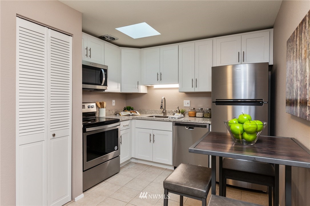 4308 Northeast Sunset Boulevard, Unit X5 Renton, WA 98059 - Photo 6 of 24 Gallery Image 6