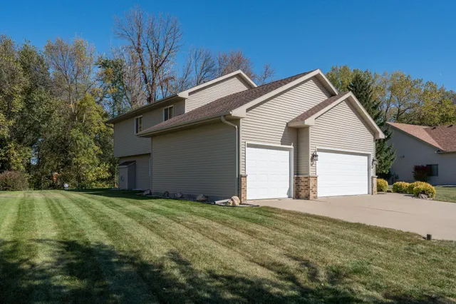 $549,900 | 113 Sunburst Circle, Mankato, MN 56001