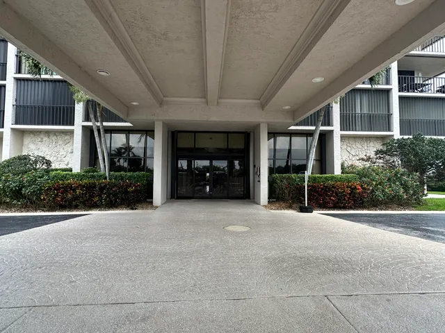 $4,300 | 5047 North Hwy A1A, Unit PH2, Fort Pierce, FL 34949