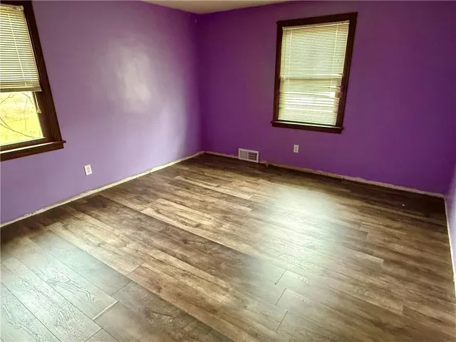 a view of empty room with window