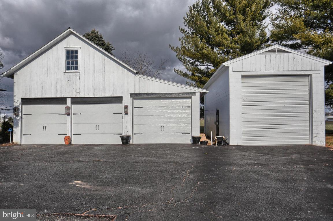 1673 Lancaster Road Manheim, PA 17545 - Photo 6 of 45