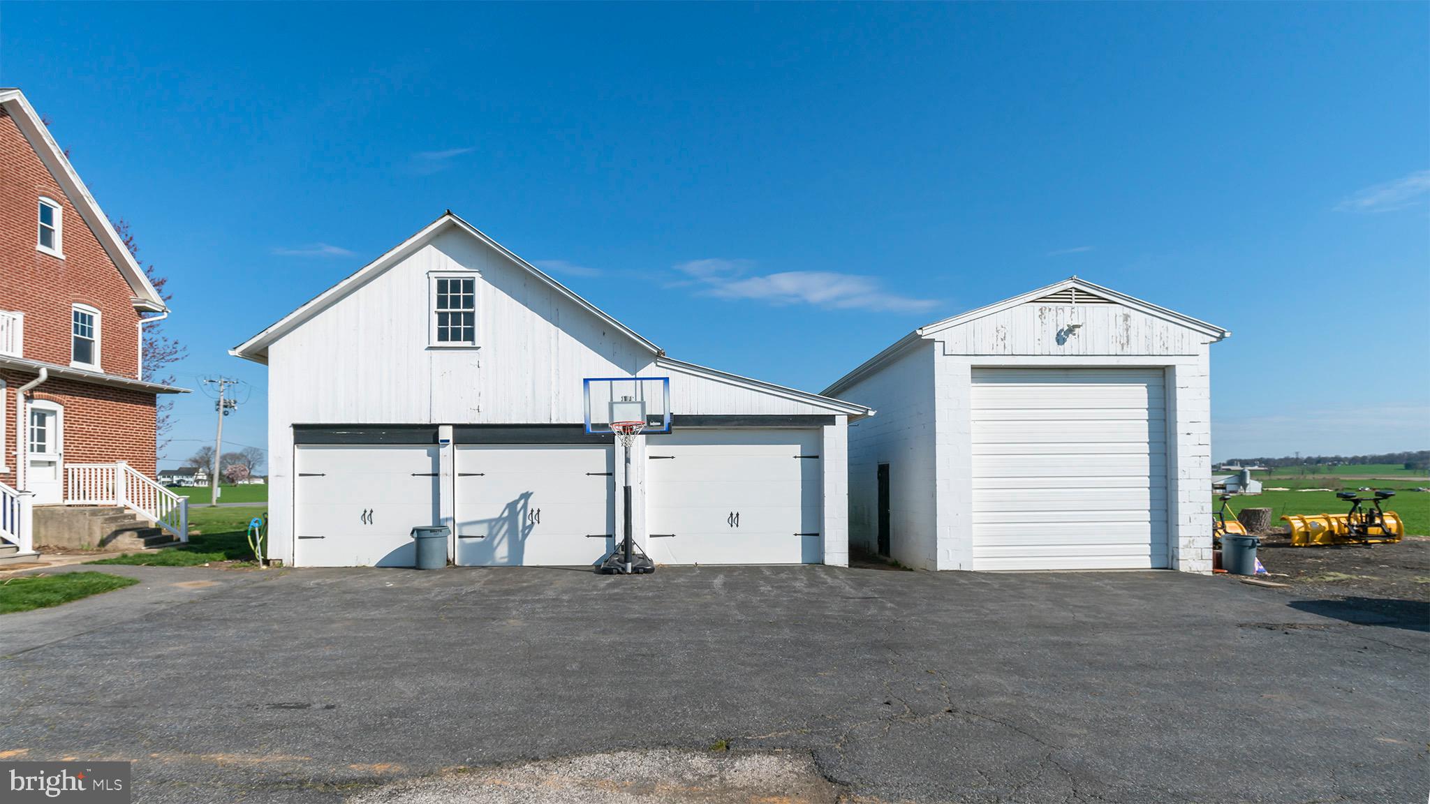 1673 Lancaster Road Manheim, PA 17545 - Photo 7 of 45