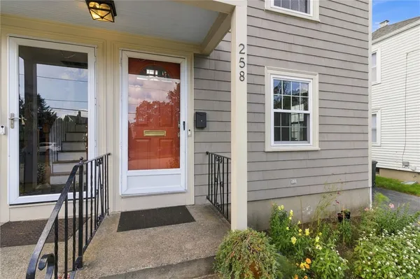 $1,900 | 258 Lowden Street, Pawtucket, RI 02860