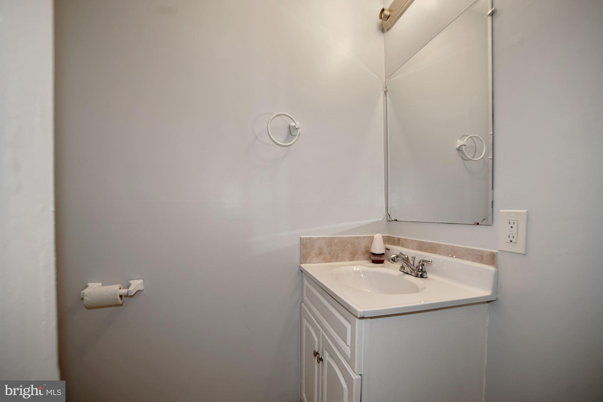 3668 Wharf Lane Triangle, VA 22172 - Photo 17 of 23