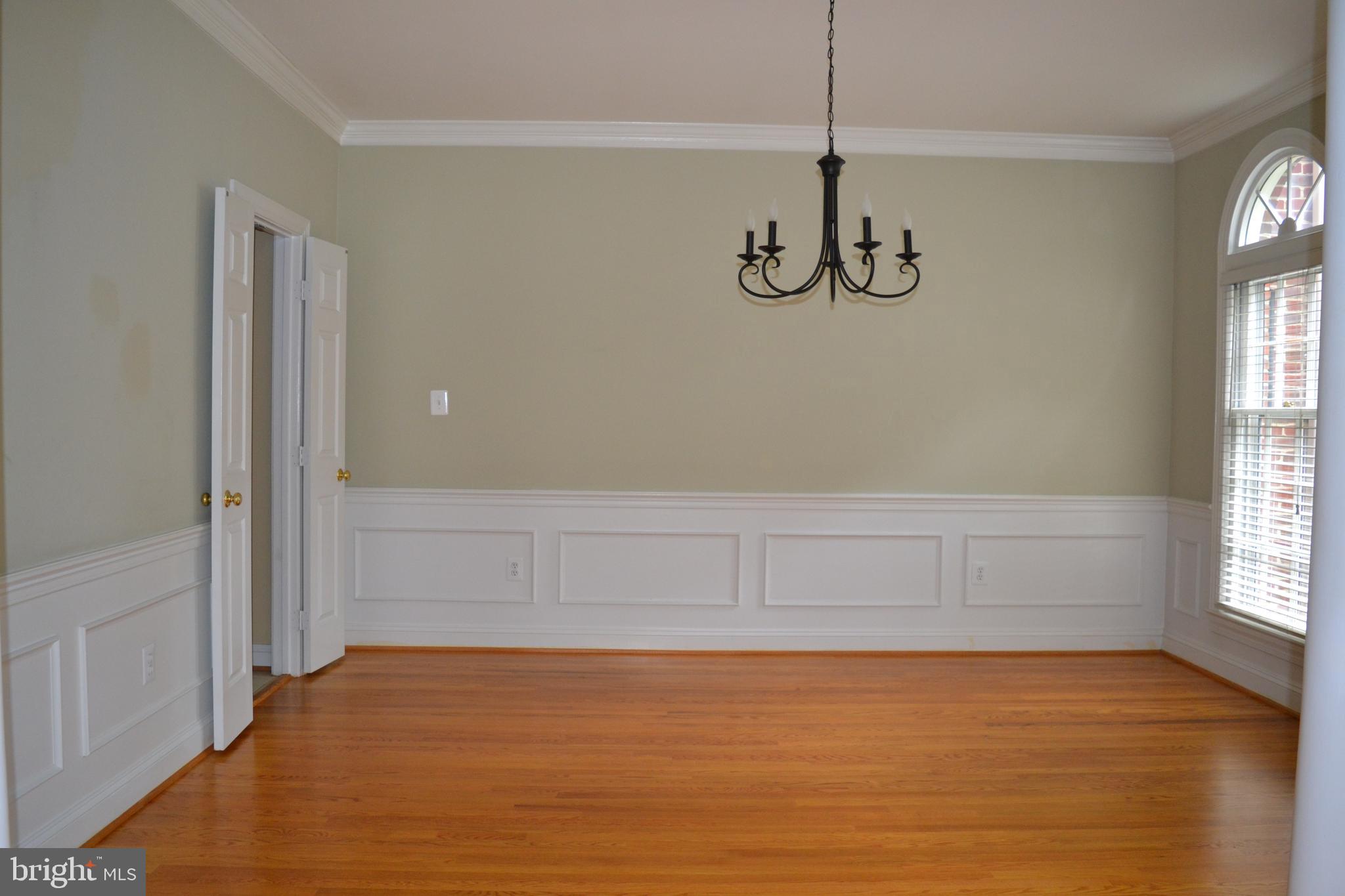 11261 Center Harbor Road Reston, VA 20194 - Photo 11 of 51 Entertain in style in this large dining room