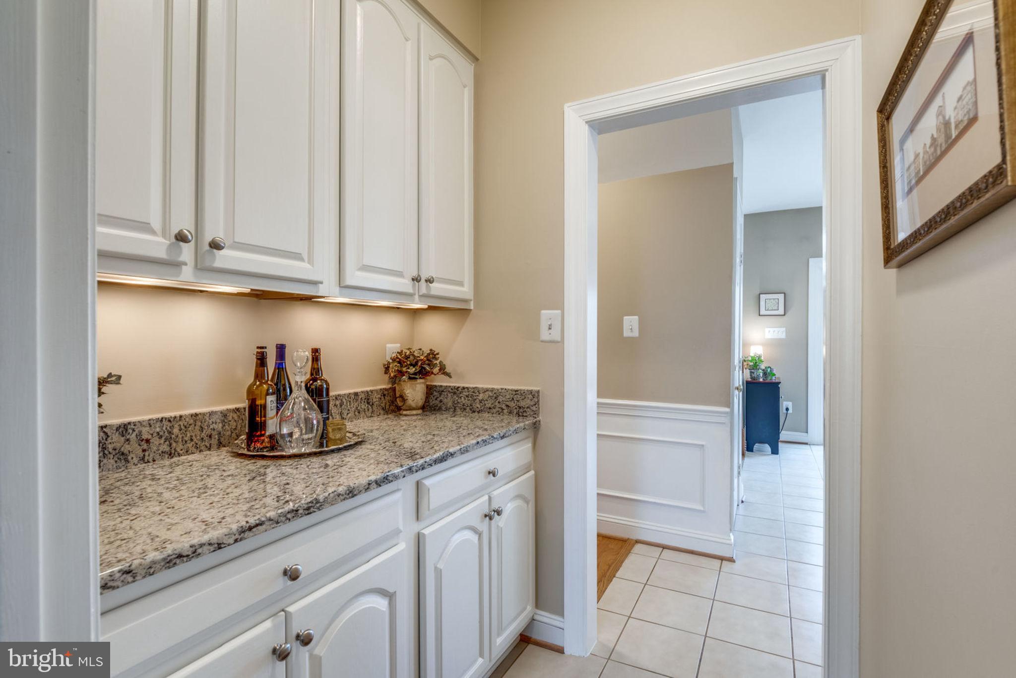 11261 Center Harbor Road Reston, VA 20194 - Photo 12 of 51 Butler's pantry makes entertaining a breeze