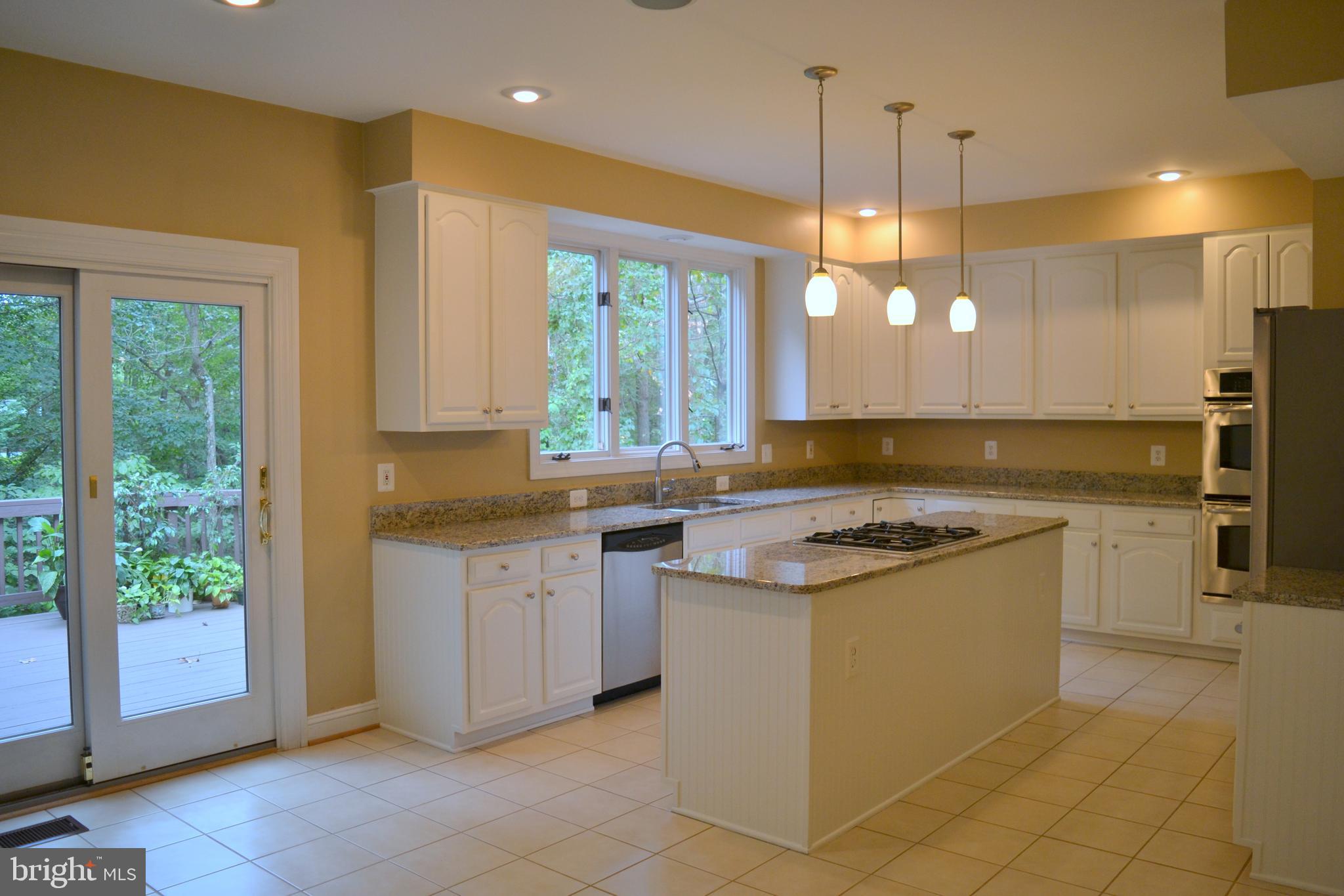 11261 Center Harbor Road Reston, VA 20194 - Photo 25 of 51 The kitchen is the heart of the home!