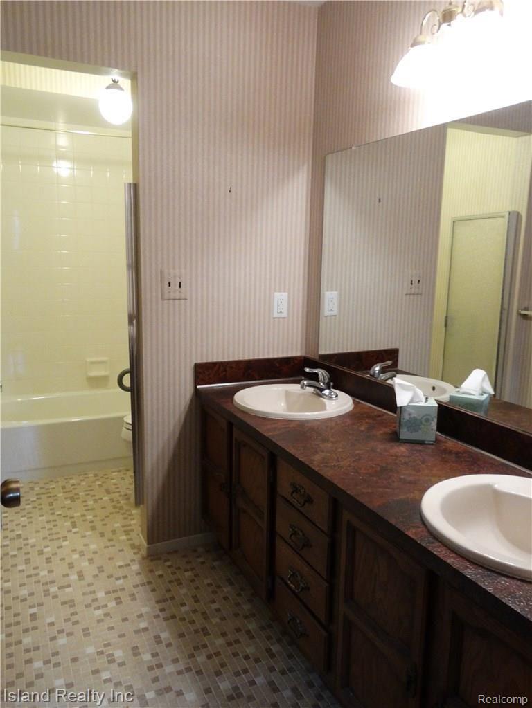21634 Hall Road Trenton, MI 48183 - Photo 18 of 32 DSC02854.jpg