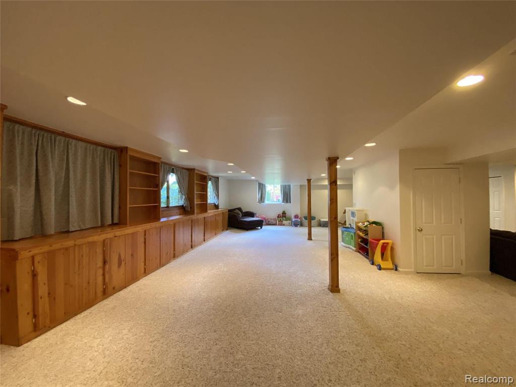 2462 Evergreen Court Rochester Hills, MI 48309 - Photo 26 of 28