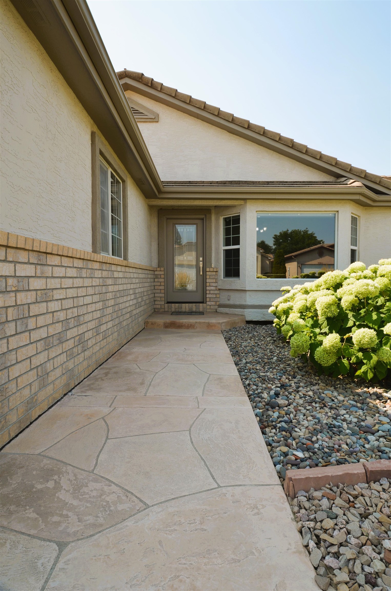 1459 Racquet Way Grand Junction, CO 81506 - Photo 9 of 42 a front view of house with yard