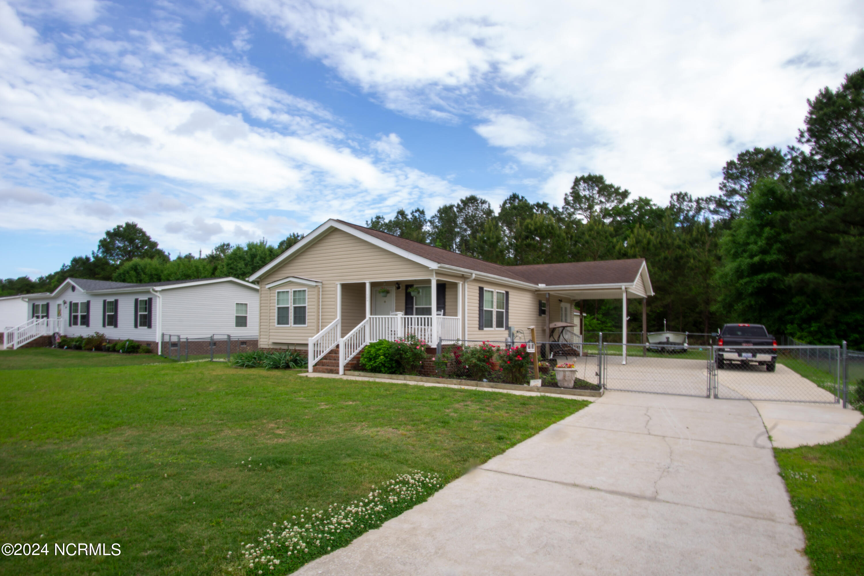 104 Myrtle Grove Road New Bern, NC 28562 - Photo 3 of 32 DSC04182