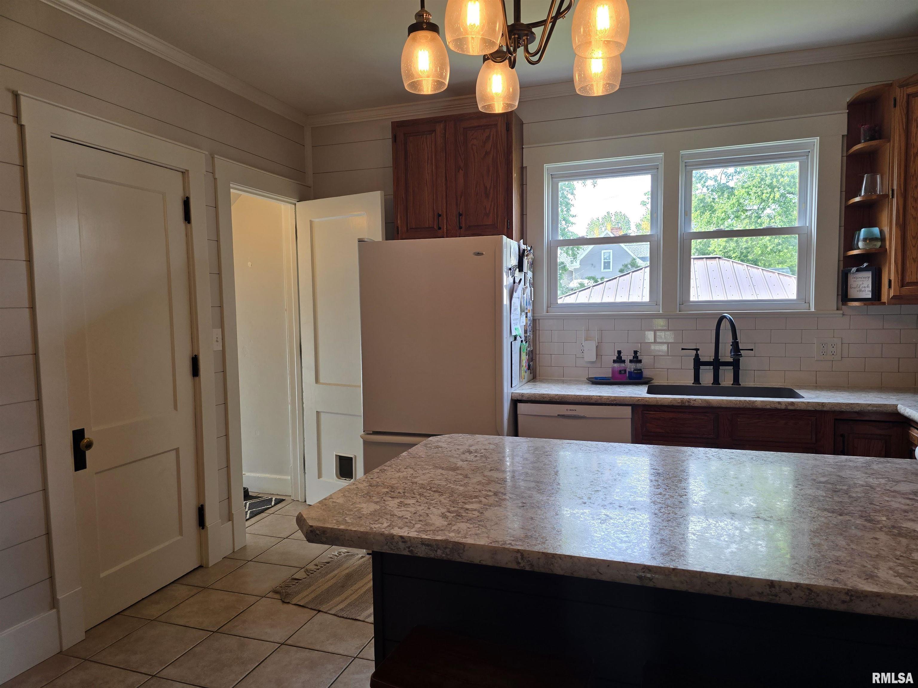 131 West Olive Street Canton, IL 61520 - Photo 40 of 76