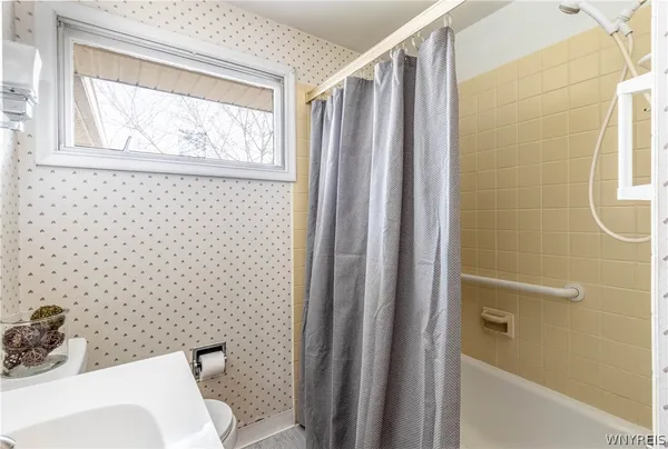 $219,900 | 2174 Parker Boulevard, Tonawanda, NY 14150