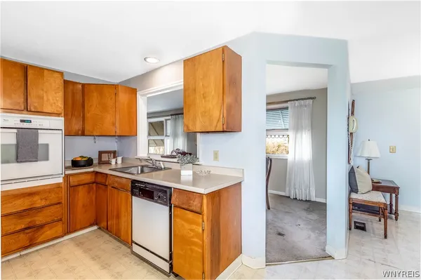 $219,900 | 2174 Parker Boulevard, Tonawanda, NY 14150