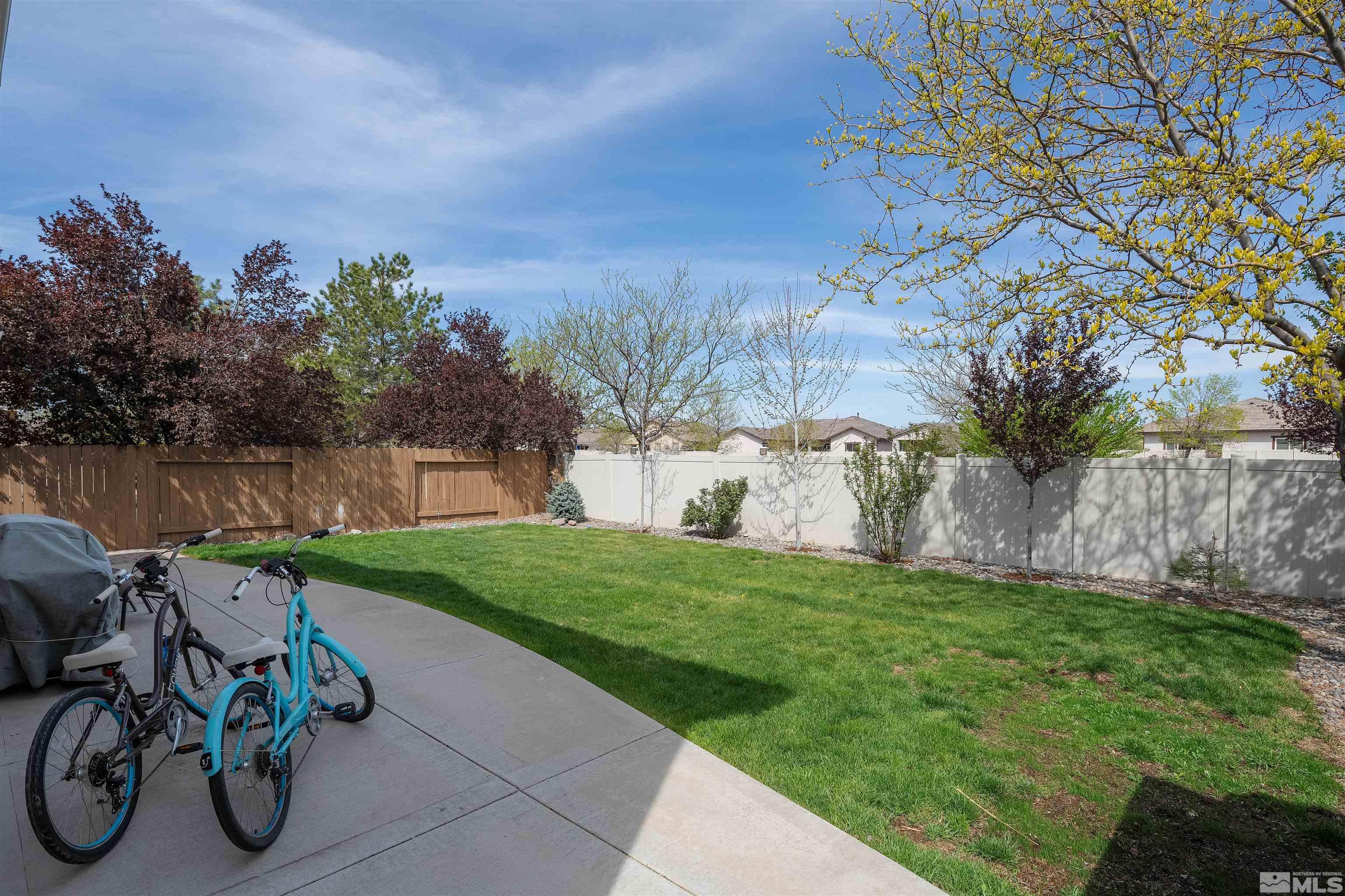 2325 Lincoln Meadows Drive Reno, NV 89521 - Photo 21 of 33 a view of a table and chairs with wooden fence