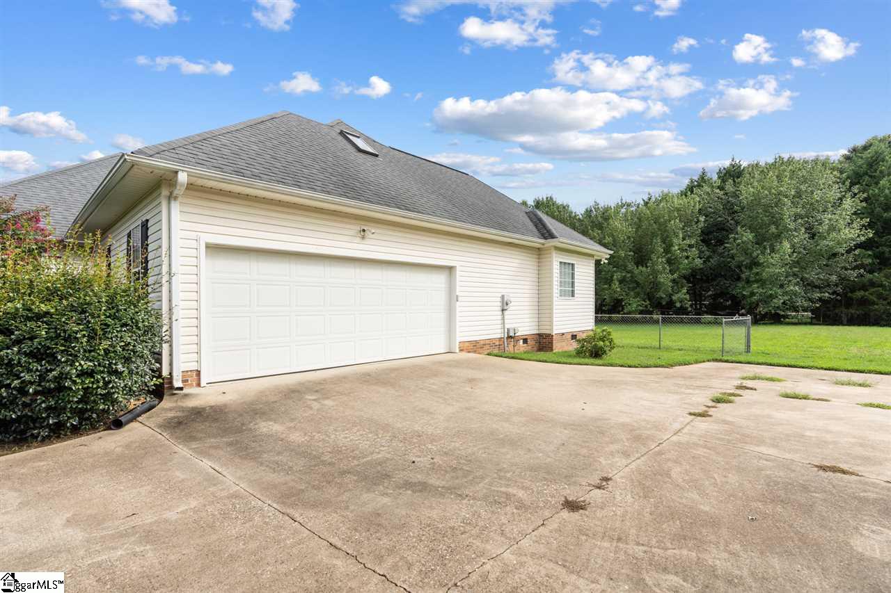 320 Smithfield Drive Anderson, SC 29621 - Photo 3 of 25 Gallery Image 3