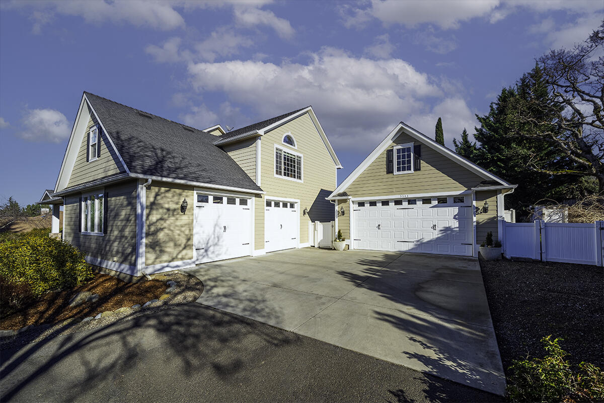 3343 Lone Pine Road Medford, OR 97504 - Photo 40 of 47 Attached 2-Car Garage & Detached 2-Car Garage