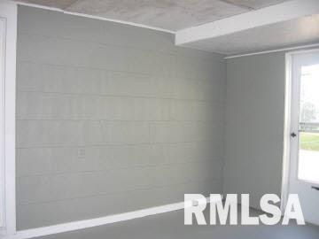1006 Rt 15 Street Ashley, IL 62808 - Photo 10 of 12