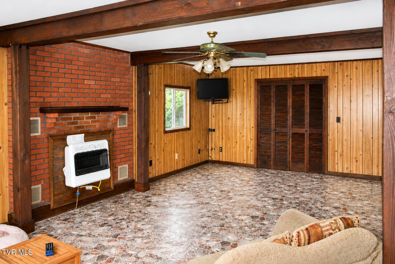 710 Colvert Road Mosheim, TN 37818 - Photo 15 of 57 Living room