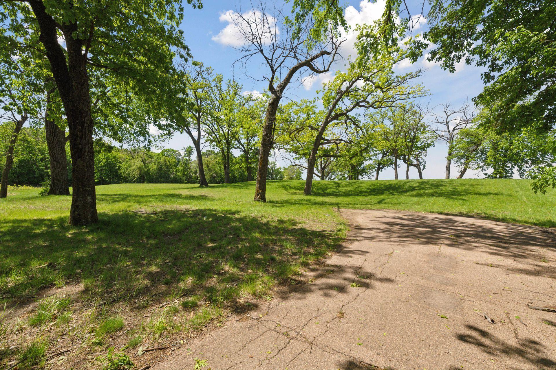 555 Bushaway Road Wayzata, MN 55391 - Photo 4 of 7