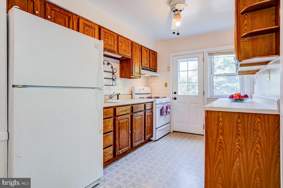 438 Overbrook Road Catonsville, MD 21228 - Photo 11 of 32 Kitchen
