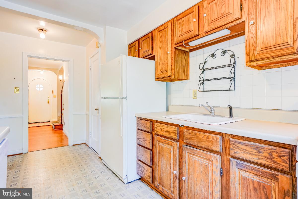 438 Overbrook Road Catonsville, MD 21228 - Photo 12 of 32 Kitchen