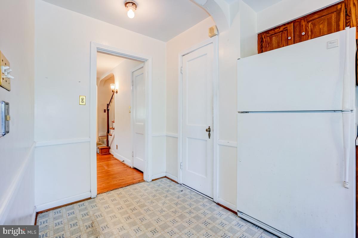 438 Overbrook Road Catonsville, MD 21228 - Photo 13 of 32 Kitchen - Large Pantry