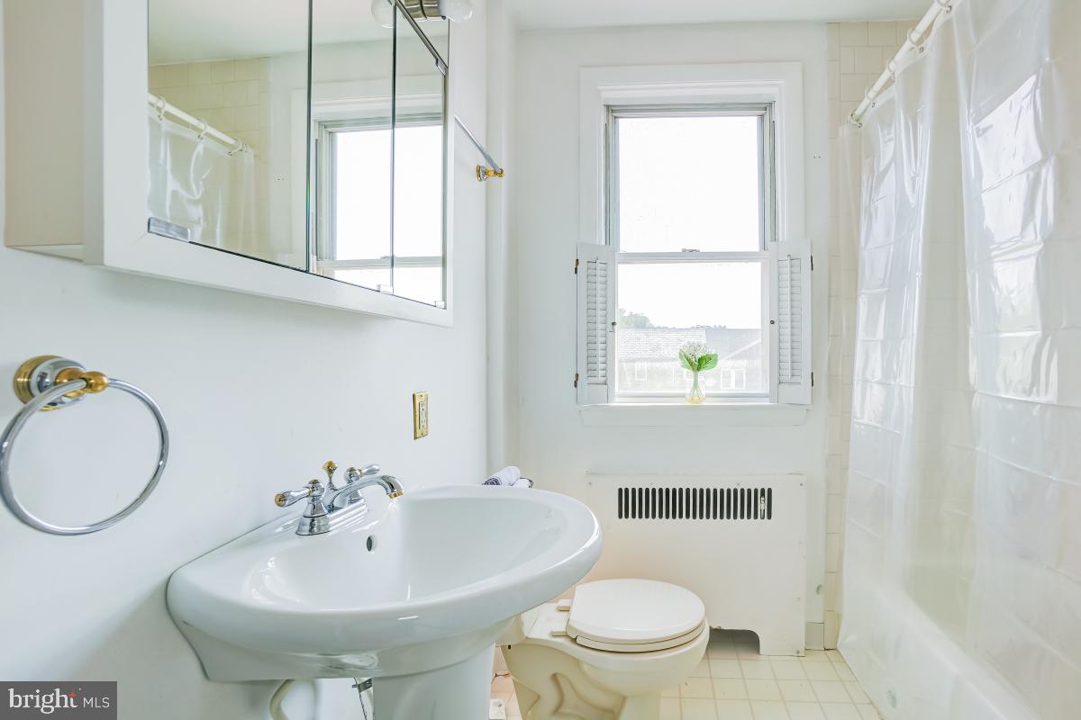 438 Overbrook Road Catonsville, MD 21228 - Photo 15 of 32 Upper Level Full Bath