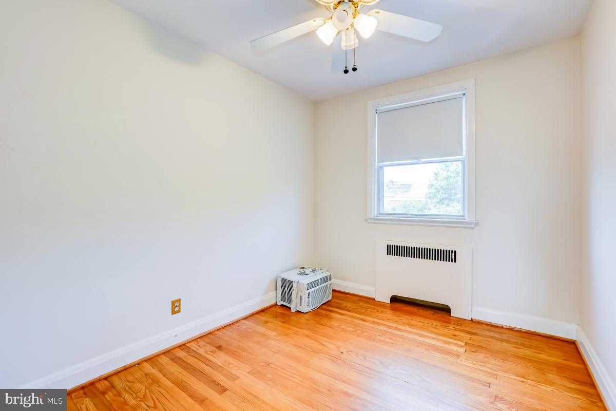 438 Overbrook Road Catonsville, MD 21228 - Photo 16 of 32