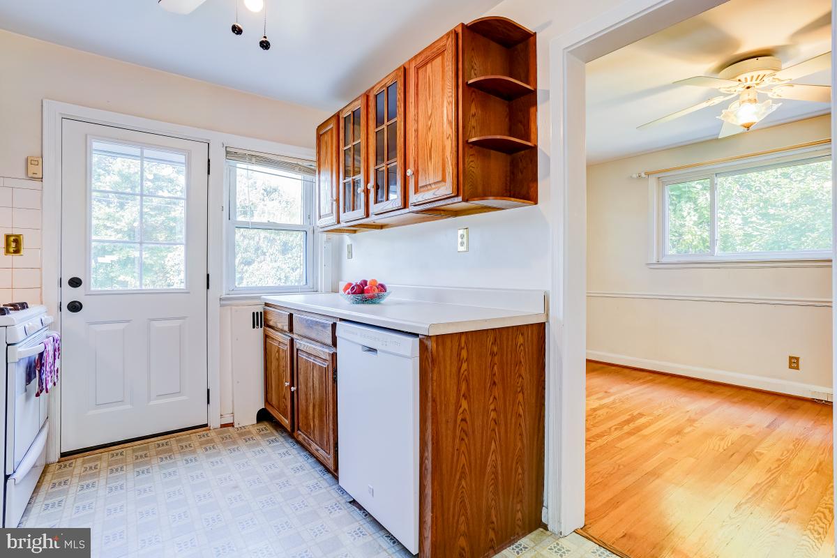 438 Overbrook Road Catonsville, MD 21228 - Photo 9 of 32 Kitchen