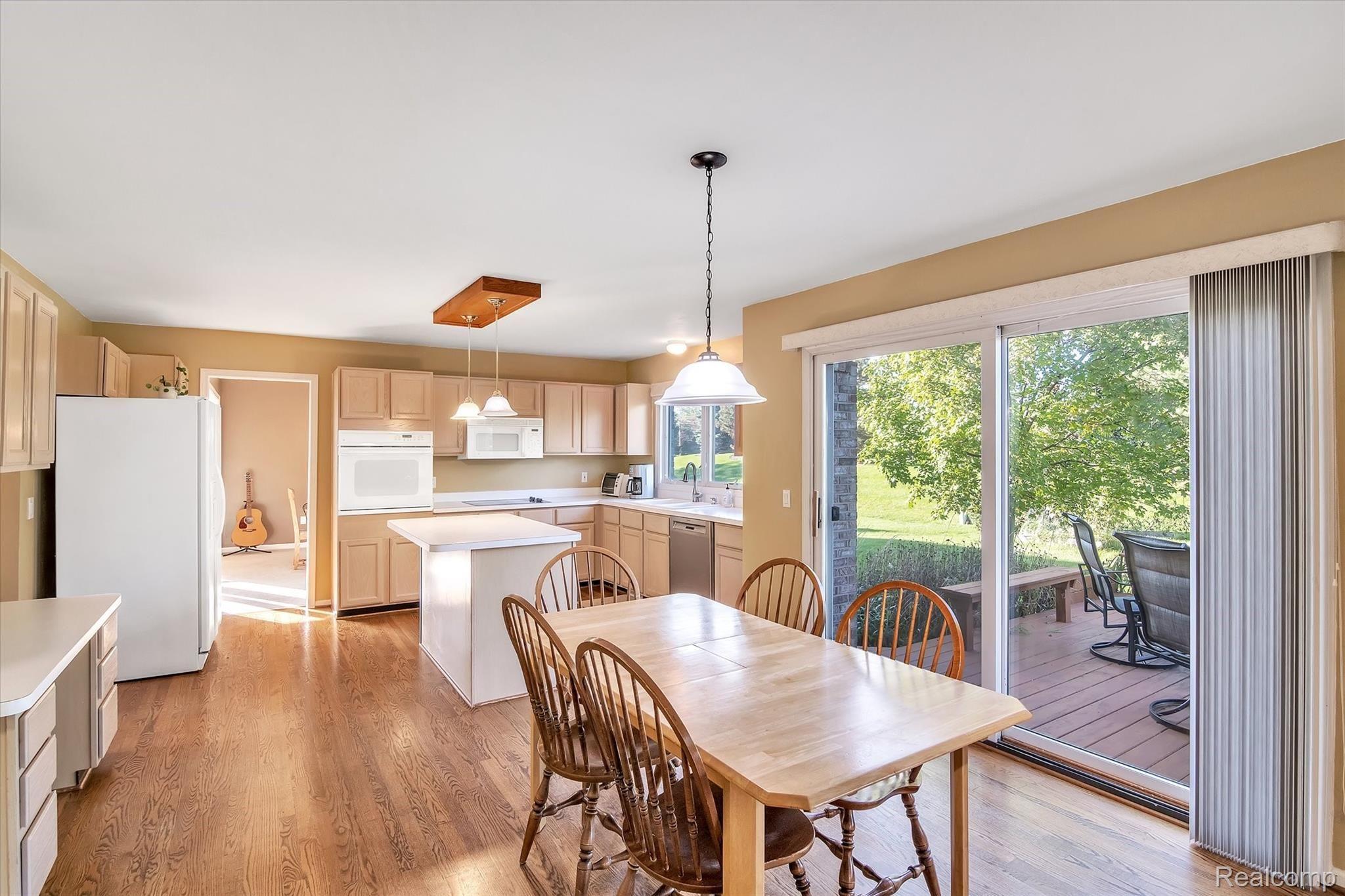 46474 Mornington Road Canton, MI 48188 - Photo 14 of 41 15-46474-Mornington-Rd-WindowStill-Real-Estate-Photography-15.jpg